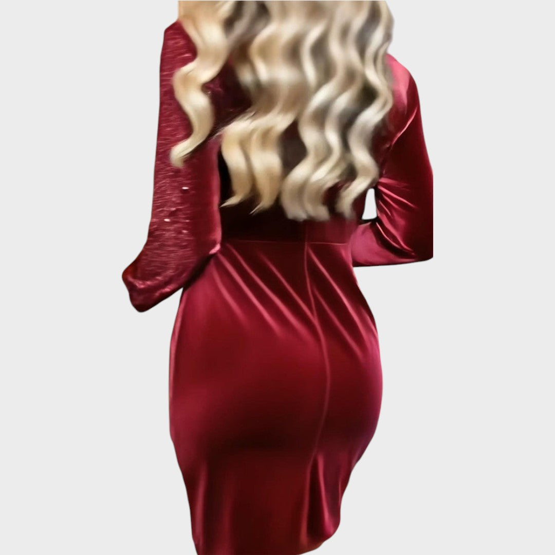 Brisa | Festklänning med glittrande detaljer och draperad effekt